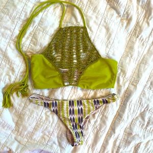 Acacia print bottom + matching top. Both size MEDIUM. Sold as set.